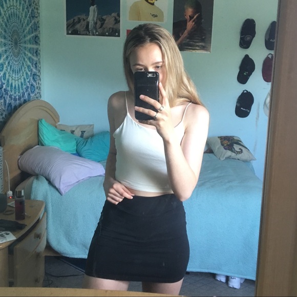 Black miniskirt - Picture 1 of 3